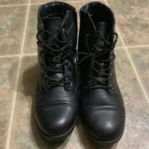 Tread Safe non slip ladies black ankle boots size 8 1/2